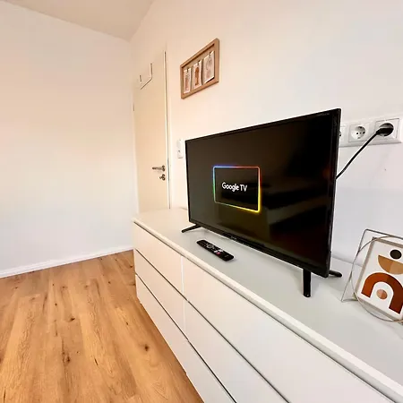 Ochtum Living - Self Check-in Mit Smart-tv, Zentral, Wlan, Balkon Apartment